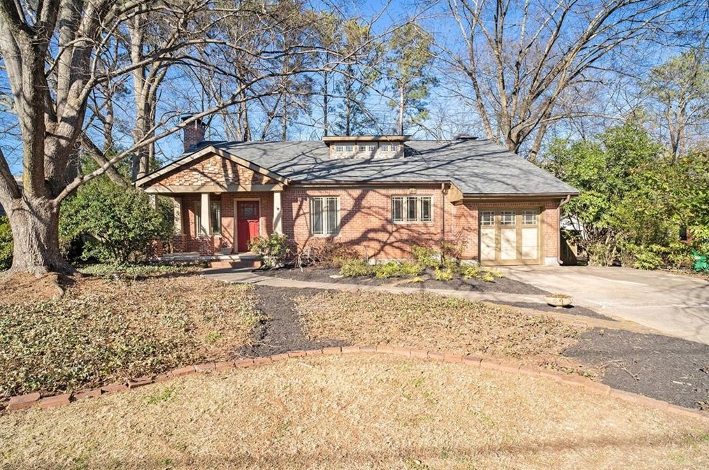 2602 Pineview Dr, Decatur GA  30030-1633 exterior