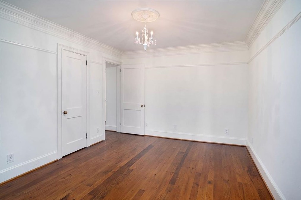 2602 Pineview Dr, Decatur GA  30030-1633 exterior