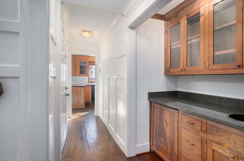 2602 Pineview Dr, Decatur GA  30030-1633 exterior