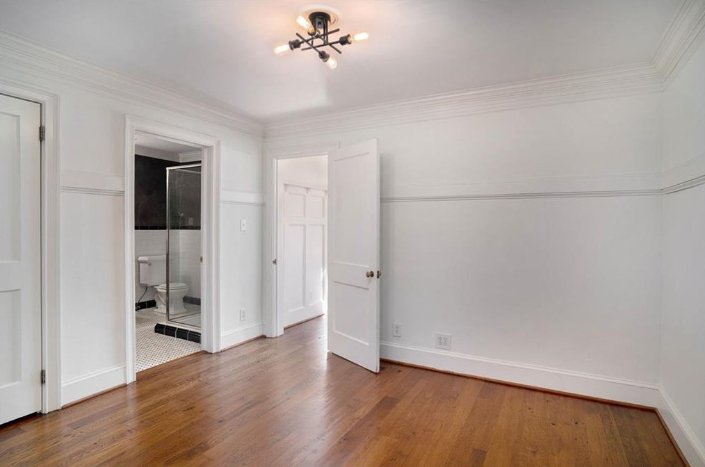 2602 Pineview Dr, Decatur GA  30030-1633 exterior