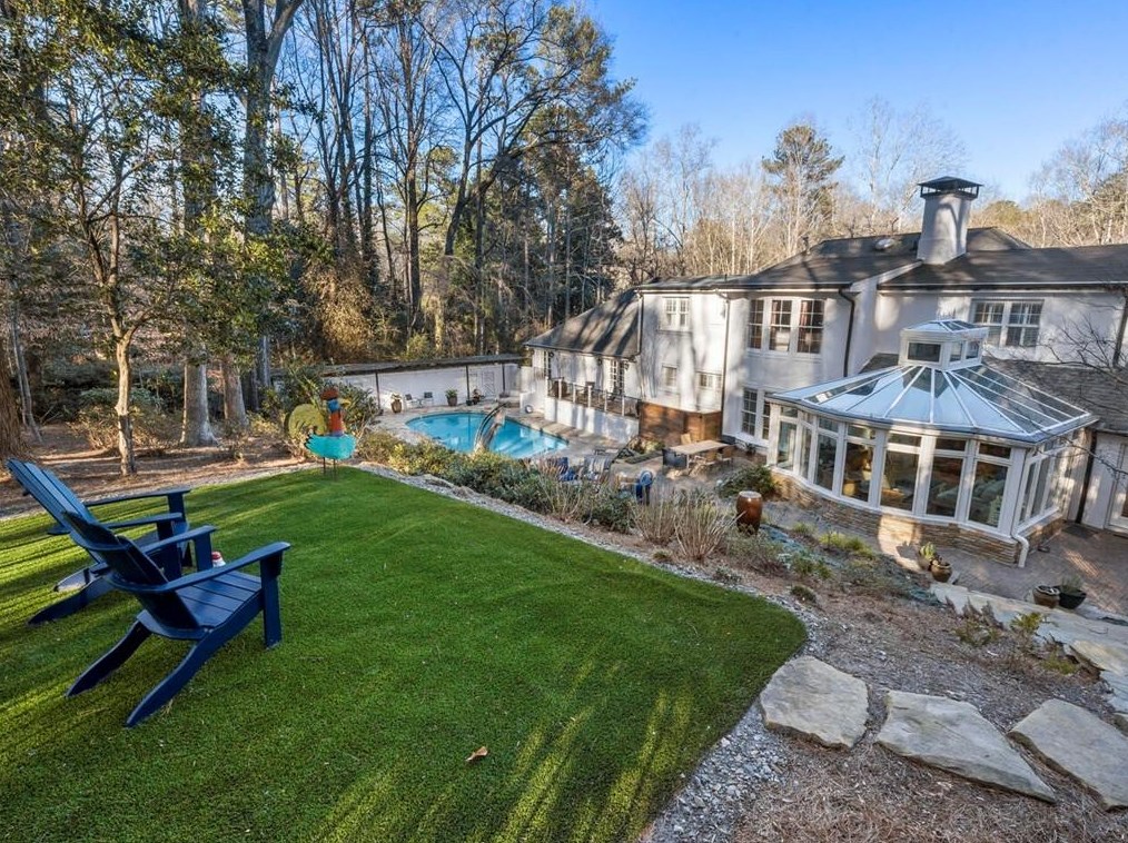 4402 Whitewater Creek Rd, Atlanta, GA 30327-3939