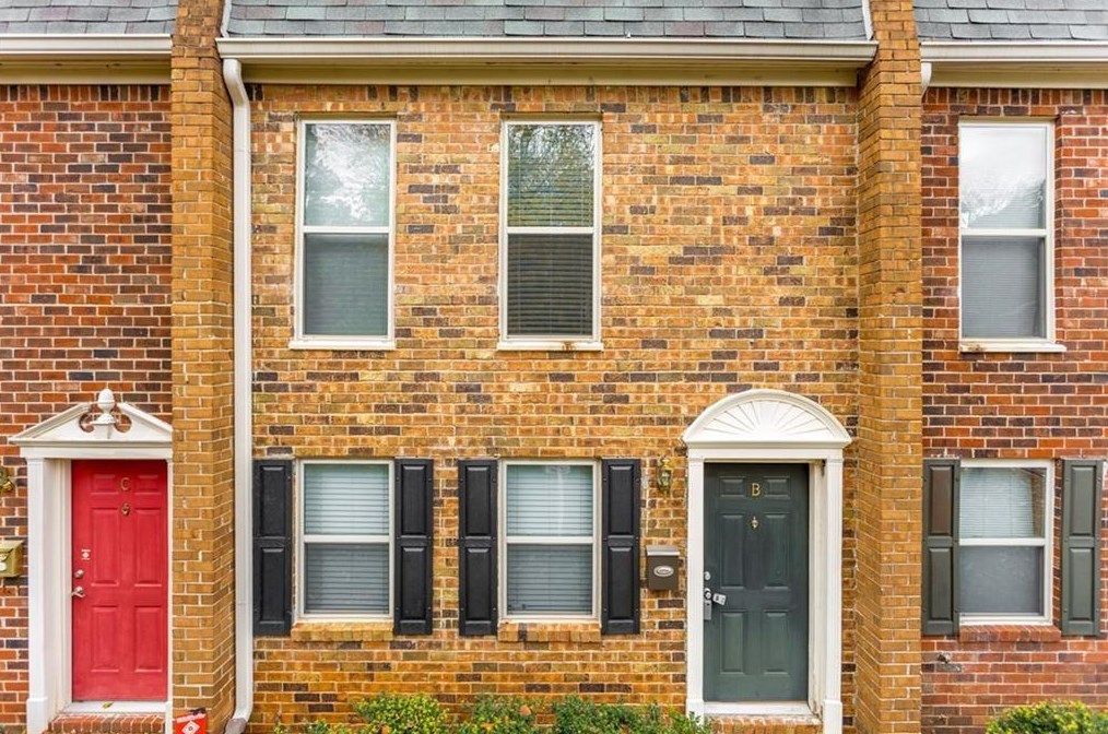 125 River Dr, Atlanta, GA 30350-1902