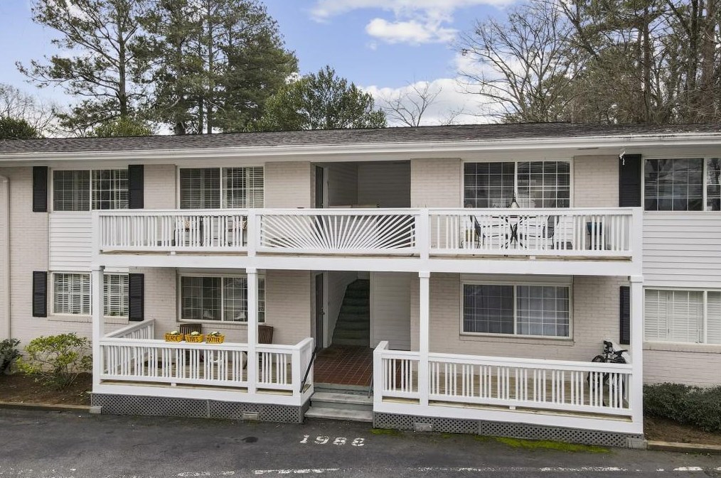 1988 Wellbourne Dr, Atlanta GA  30324-4900 exterior