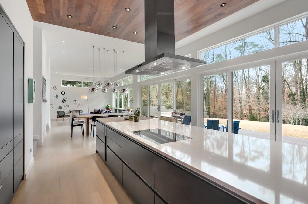 1835 Wellbourne Dr, Atlanta GA  30324-4900 exterior