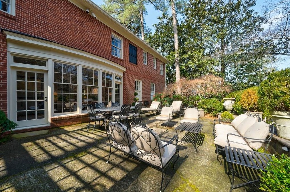 2721 Wyngate Dr, Atlanta GA  30305-2831 exterior