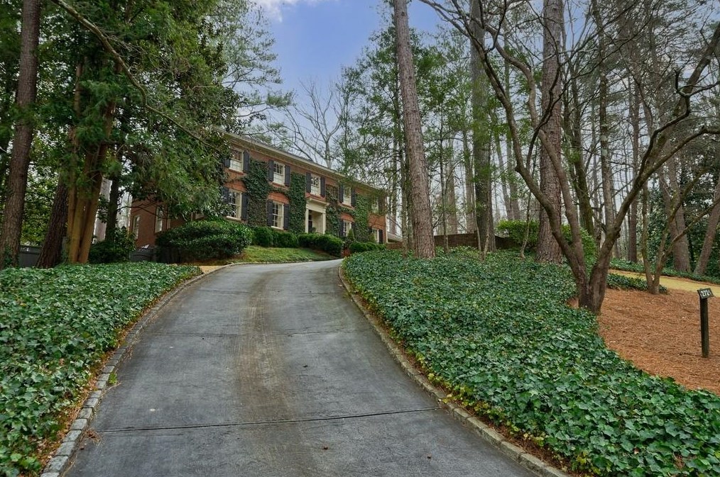 2721 Wyngate Dr, Atlanta GA  30305-2831 exterior