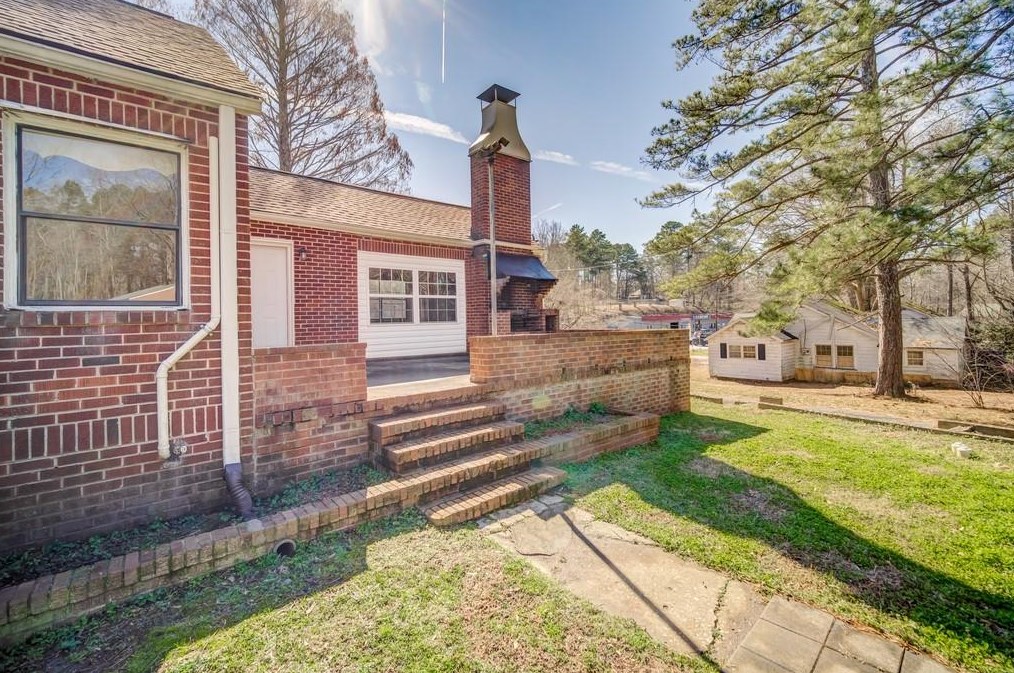 230 Memorial Dr, Dallas GA 30132-4312 exterior