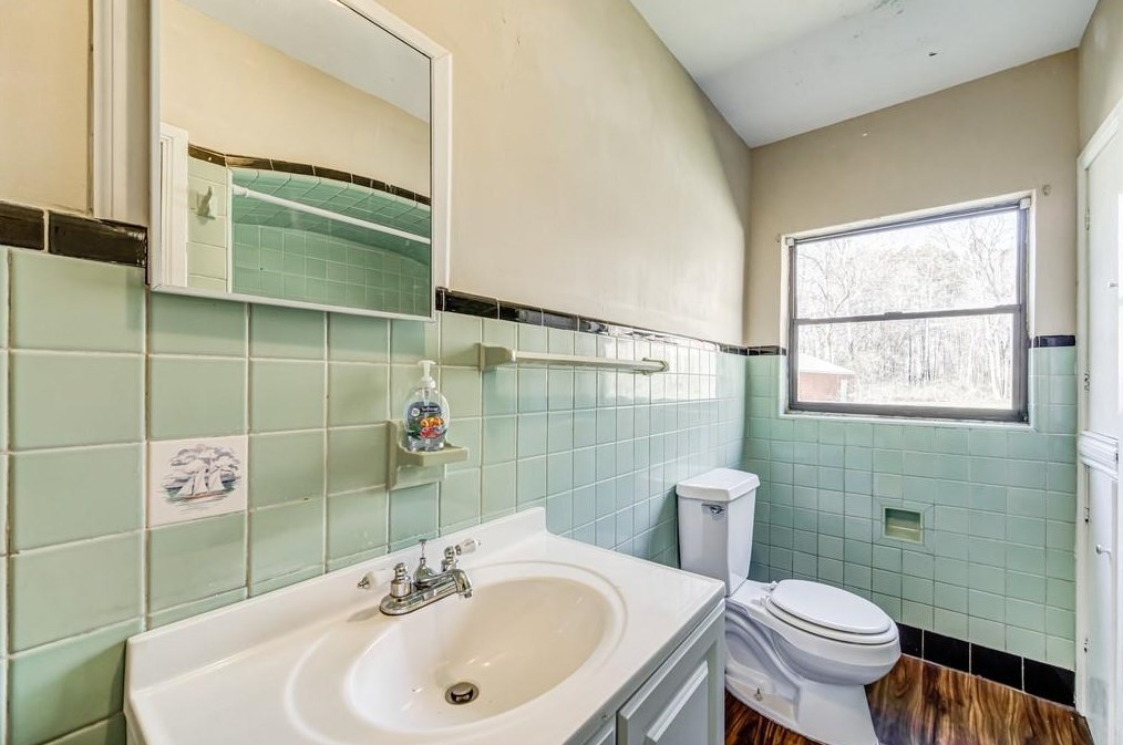 230 Memorial Dr, Dallas GA 30132-4312 exterior