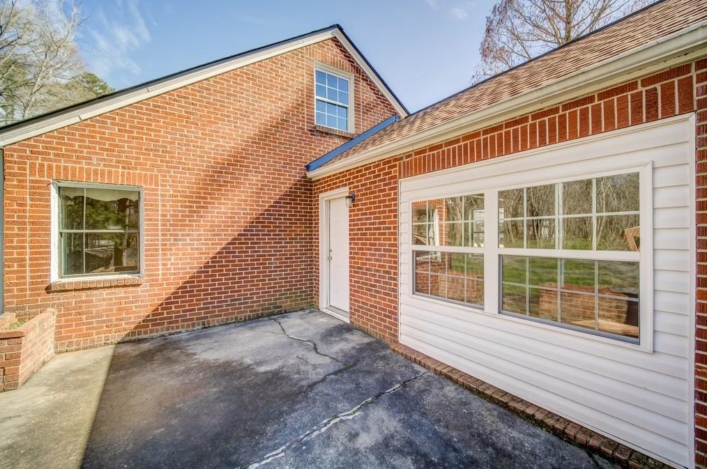 230 Memorial Dr, Dallas GA 30132-4312 exterior