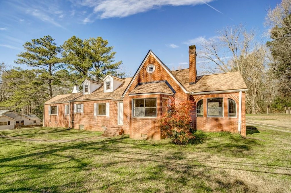 230 Memorial Dr, Dallas GA 30132-4312 exterior