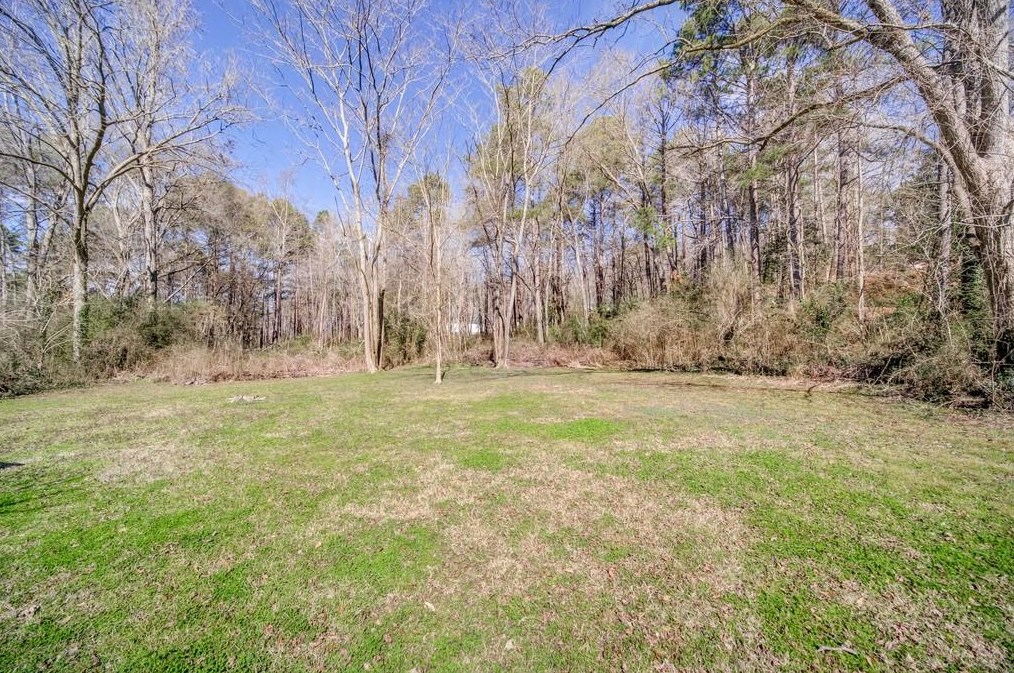 230 Memorial Dr, Dallas GA 30132-4312 exterior