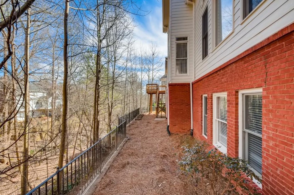 565 Guildhall Pl, Alpharetta GA 30022-8535 exterior