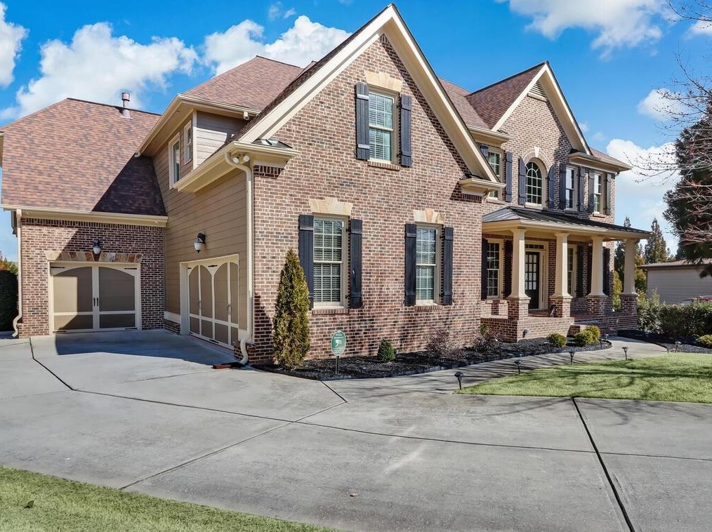2479 Peace Point Trl, Hoschton, GA 30548-4116