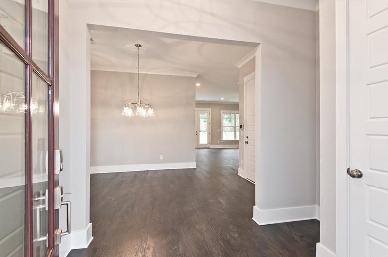 879 Samples Ln, Atlanta, GA 30318
