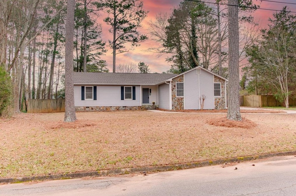 1708 Rosewood Dr, Griffin, GA 30223-1054