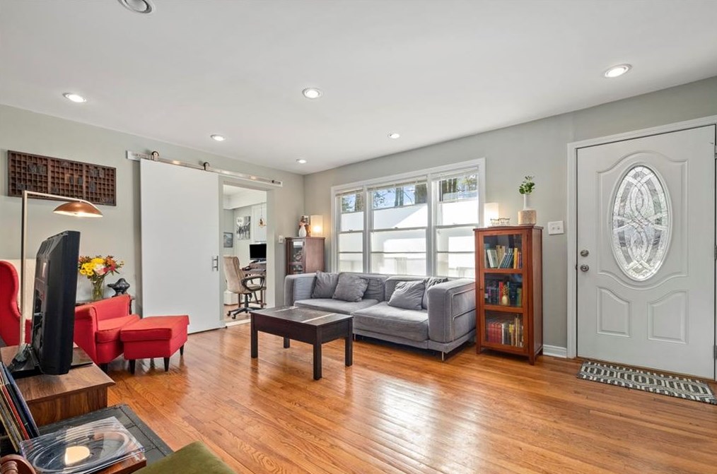 986 Gaylemont Cir, Decatur, GA 30033-4811