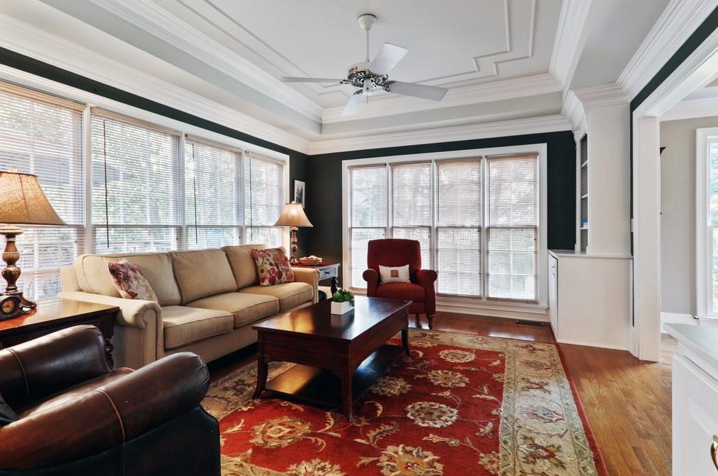 1974 Woodsdale Rd, Atlanta GA  30324-2751 exterior