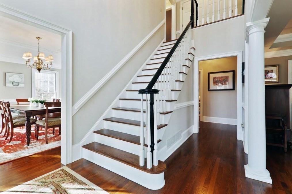 1974 Woodsdale Rd, Atlanta GA  30324-2751 exterior