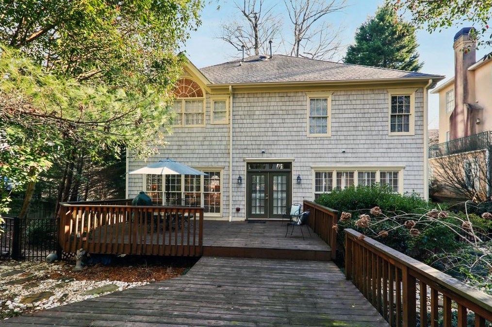 1974 Woodsdale Rd, Atlanta GA  30324-2751 exterior