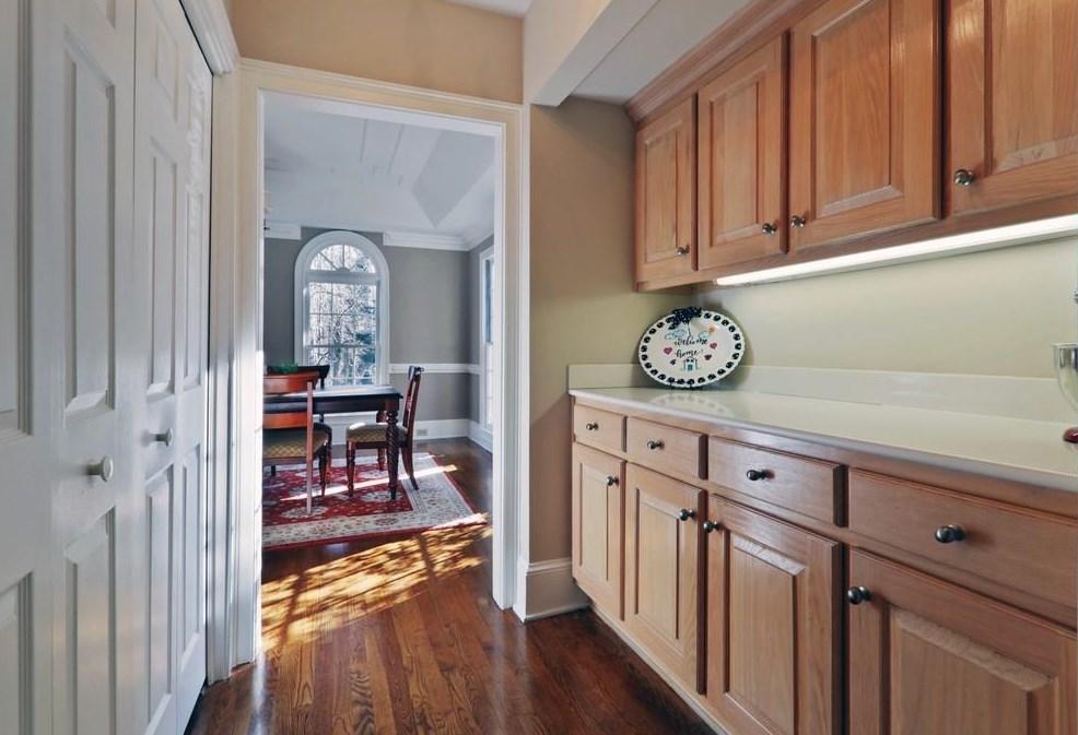 1974 Woodsdale Rd, Atlanta GA  30324-2751 exterior