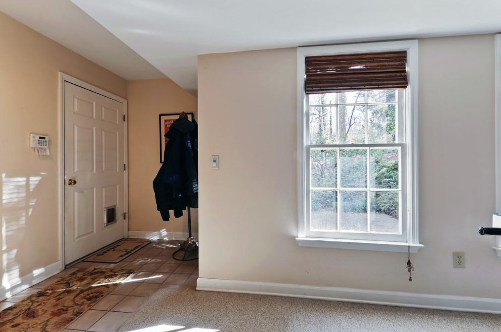 1974 Woodsdale Rd, Atlanta GA  30324-2751 exterior