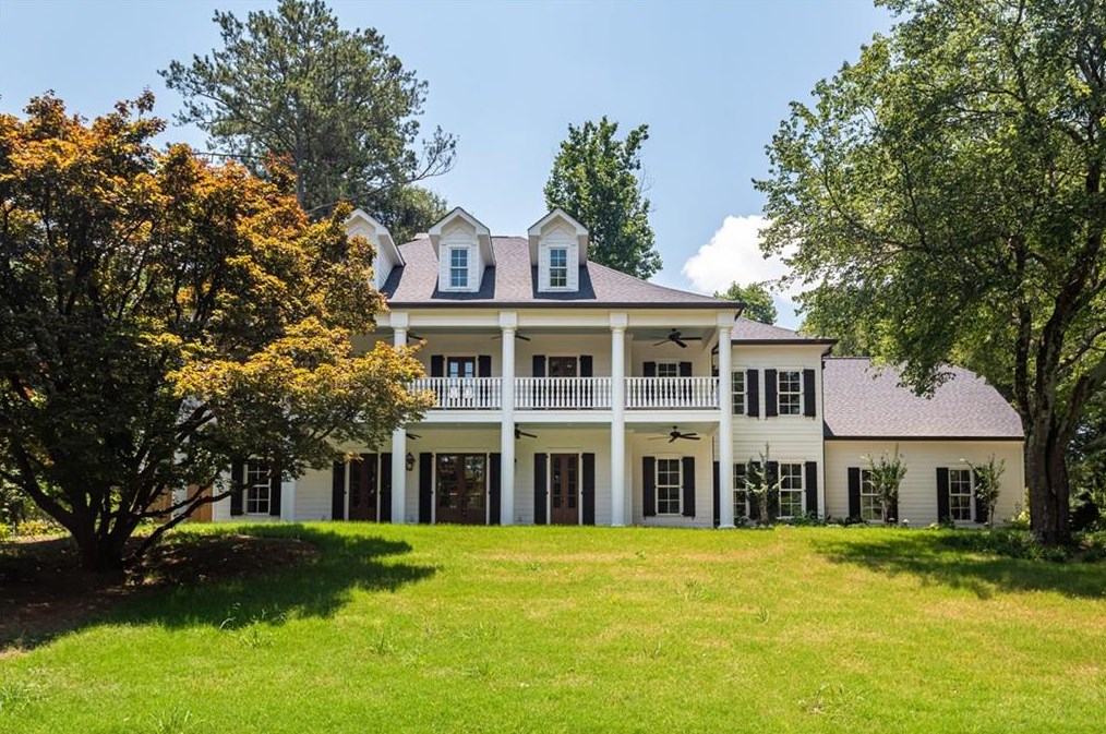645 Powderhorn Rd, Atlanta, GA 30342-2851