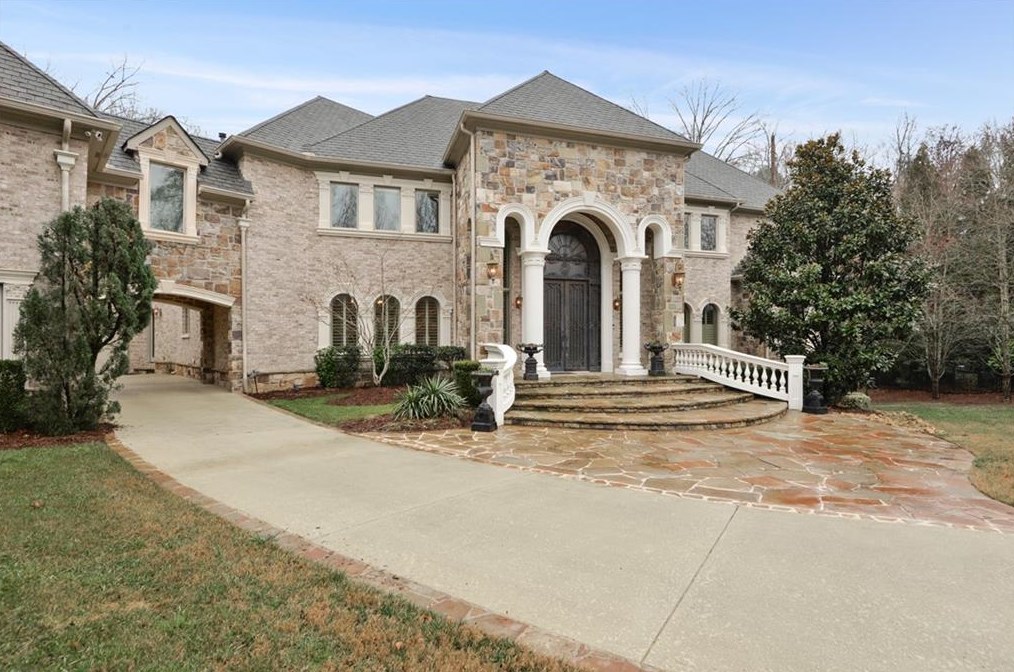 4262 Regency Ct, Atlanta, GA 30327-2726