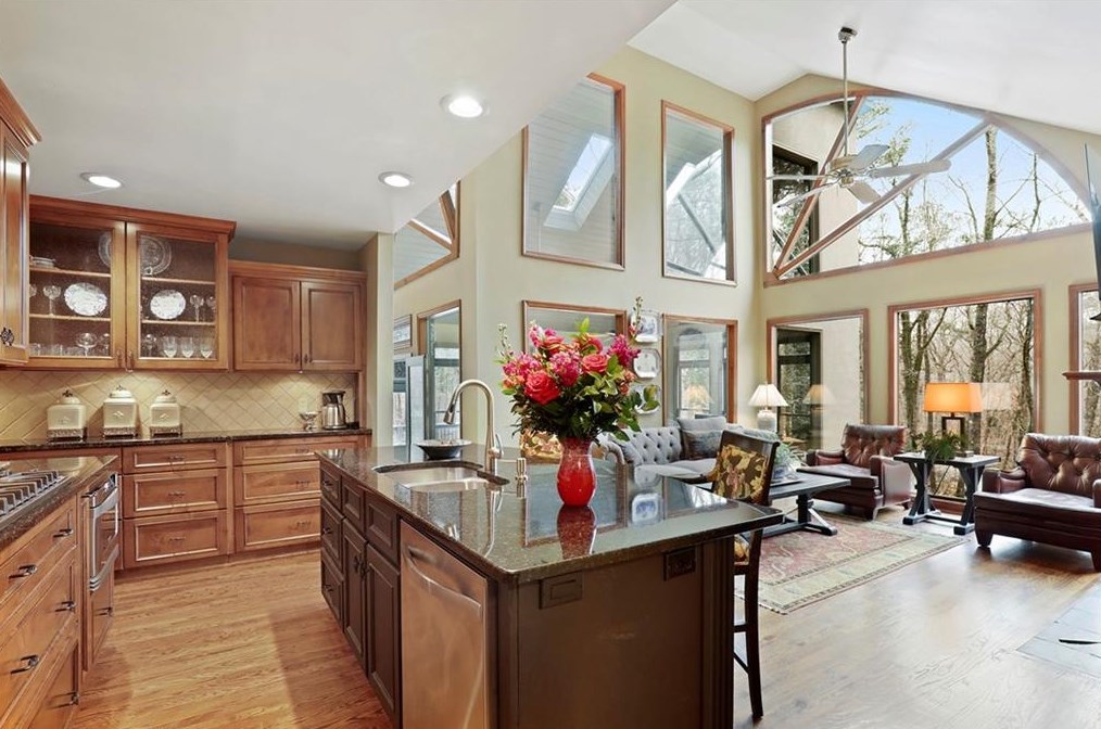545 Watergate Ct, Roswell, GA 30076-3239