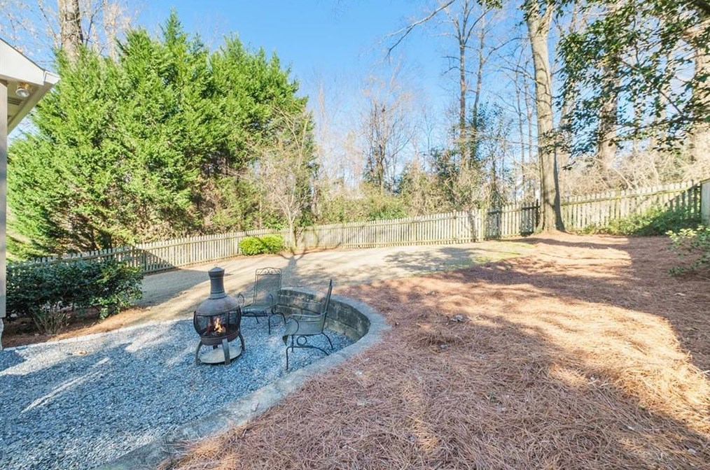 117 Chelsea Dr, Decatur GA 30030-5001 exterior