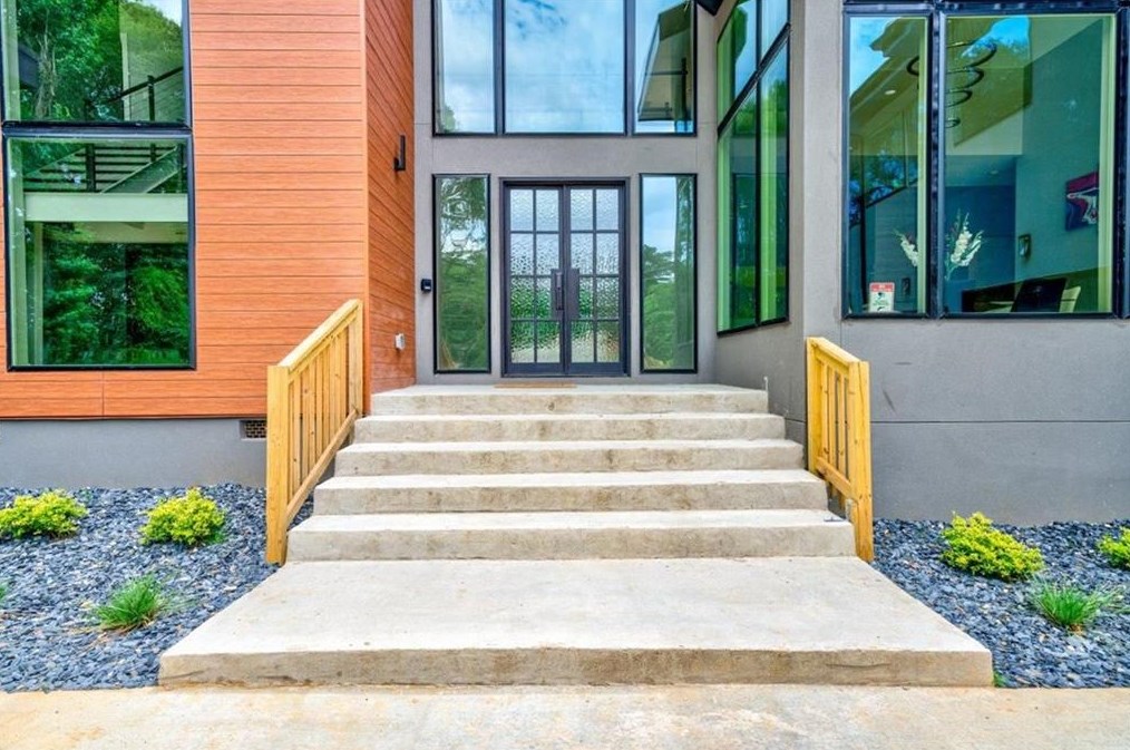 1619 Frazier Rd, Decatur, GA 30033-1806