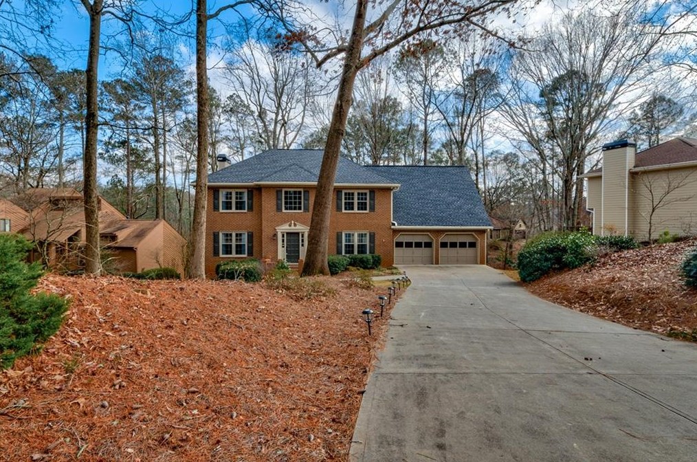 4290 Chimney Lake Dr, Roswell, GA 30075-5243