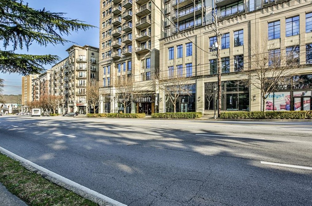 2233 Peachtree Rd, Atlanta GA  30309-1180 exterior