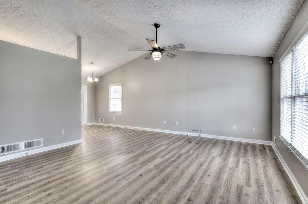 35 Fairfield Dr, Euharlee, GA 30120-5668