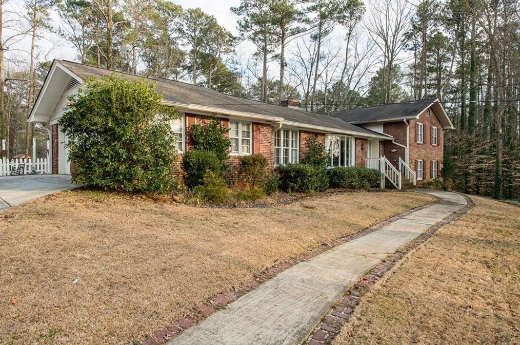 2053 Stoneleigh Dr, Stone Mountain, GA 30087-1431