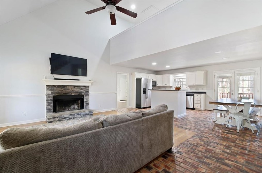 1609 White Oak Dr, Winder, GA 30680-3353
