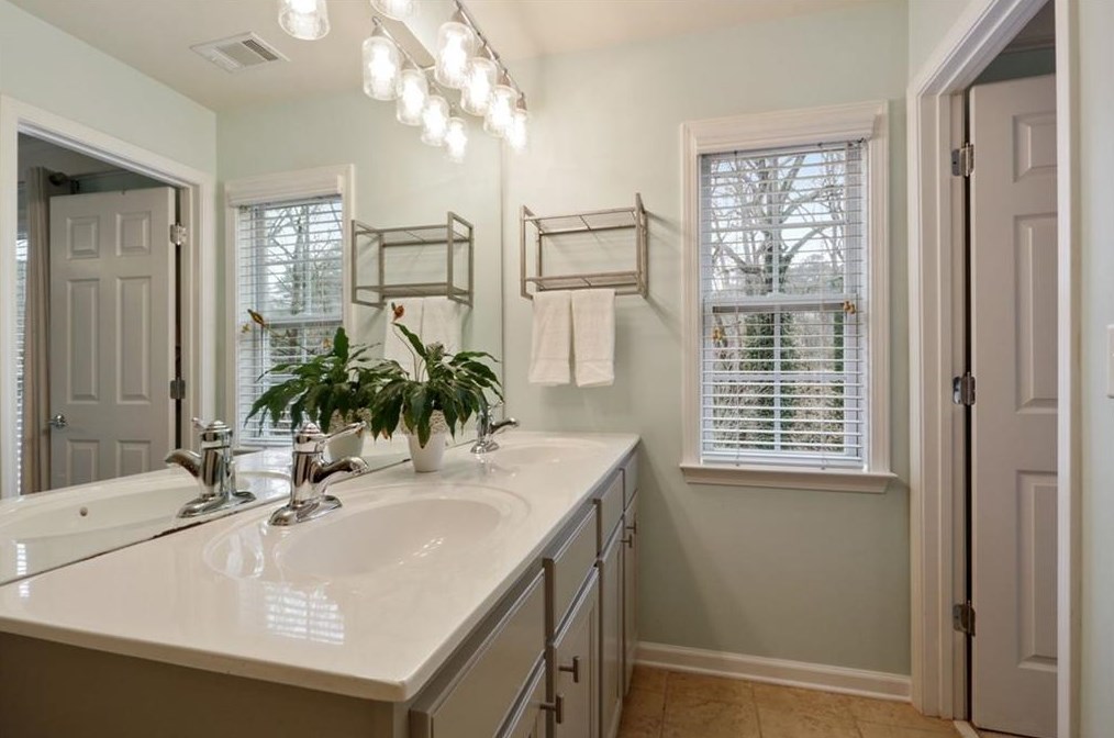 2134 Weldonberry Dr, Atlanta GA  30319-5734 exterior