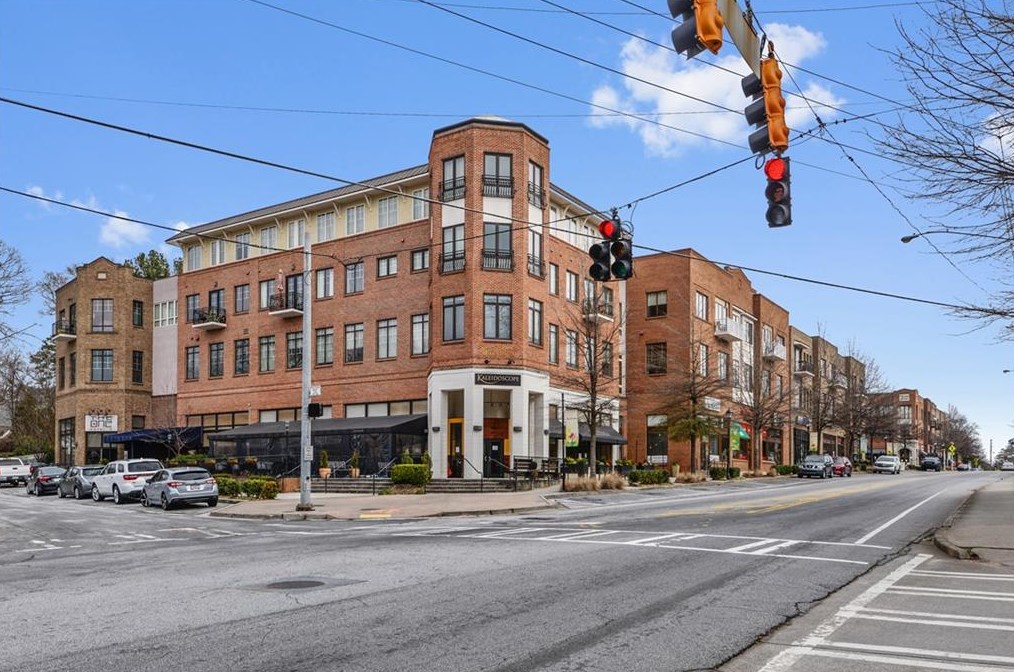2134 Weldonberry Dr, Atlanta GA  30319-5734 exterior