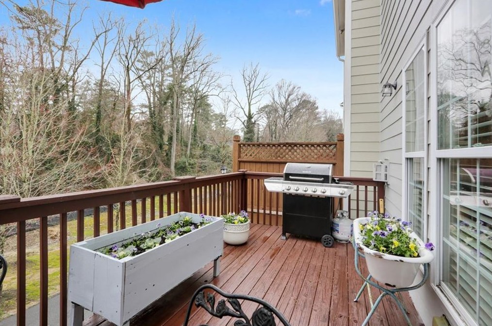 2134 Weldonberry Dr, Atlanta GA  30319-5731 exterior
