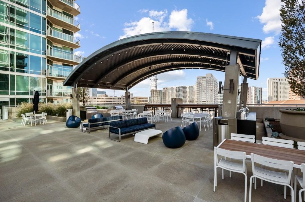 943 Peachtree St, Atlanta GA  30309-3936 exterior