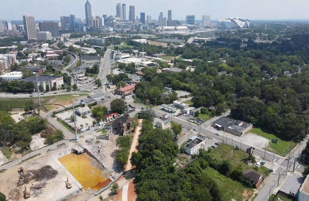 1120 Wedgewood Dr, Atlanta GA  30318-4556 exterior