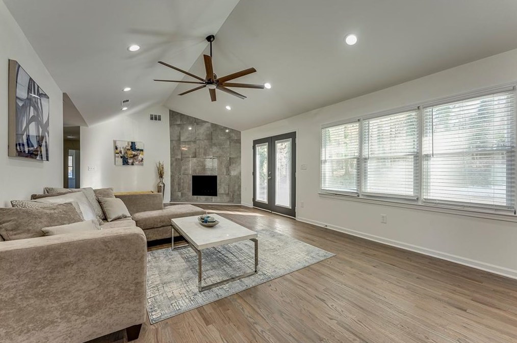 1368 Oakcrest Dr, Atlanta GA  30311-3055 exterior