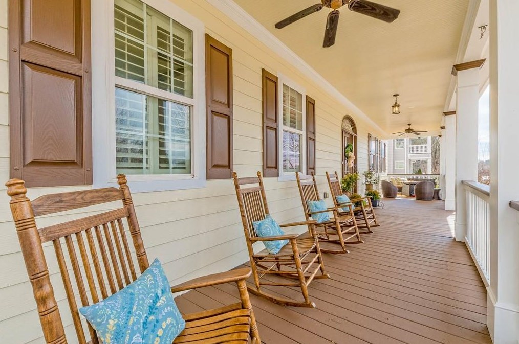 626 Pine Grove Ave, Grayson, GA 30017-1633