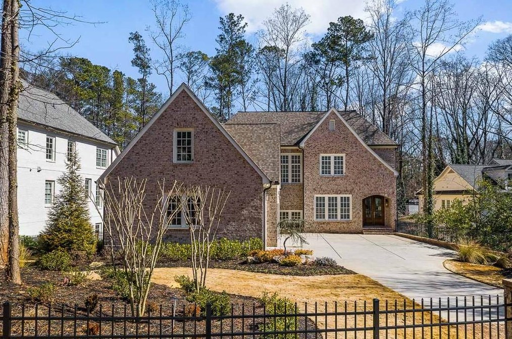 3085 Rhodenhaven Dr, Atlanta, GA 30327-1225