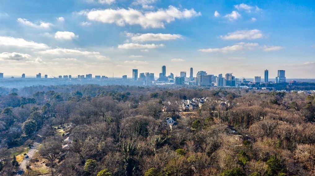 1967 Sterling Oaks Cir, Atlanta, GA 30319-4129
