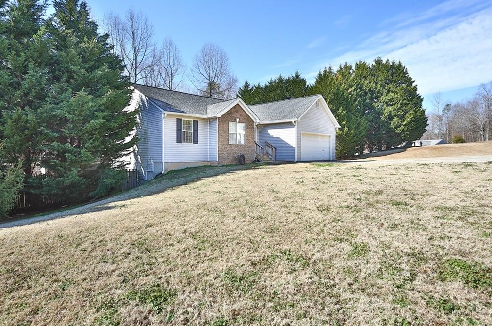 6231 Huntcliff Dr, Flowery Branch, GA 30542-6407