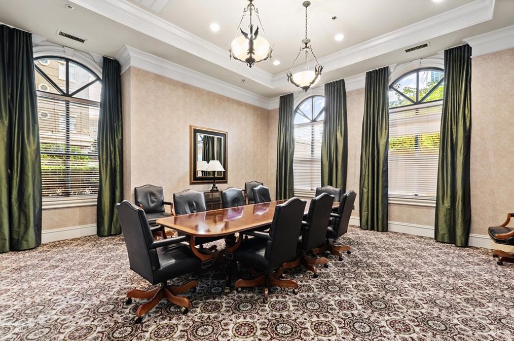 3334 Peachtree Rd, Atlanta GA  30326-6801 exterior