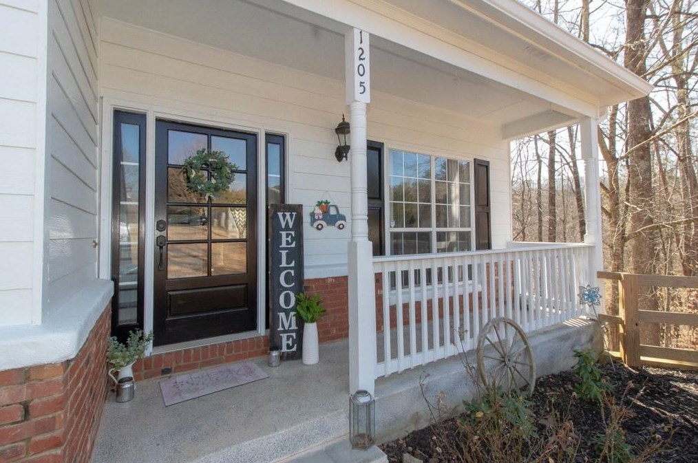 1205 Platinum Dr, Hoschton, GA 30548