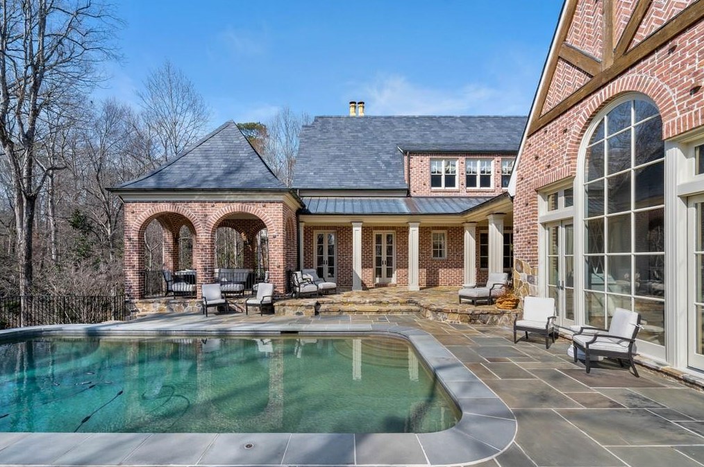 70 Old Ridgewood Pl, Atlanta GA  30327-2462 exterior