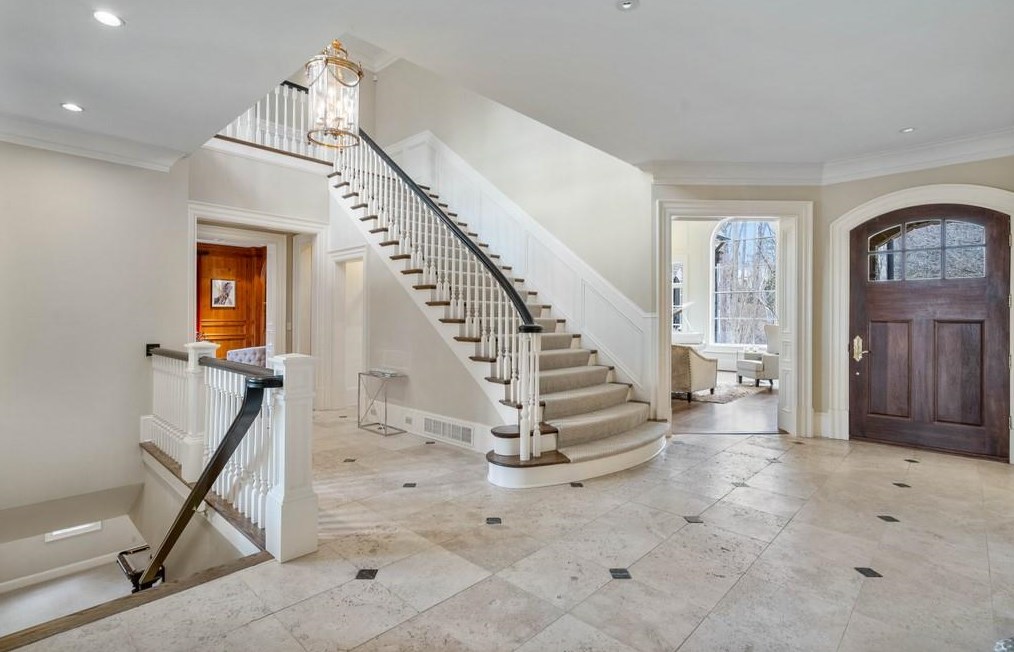 70 Old Ridgewood Pl, Atlanta GA  30327-2462 exterior