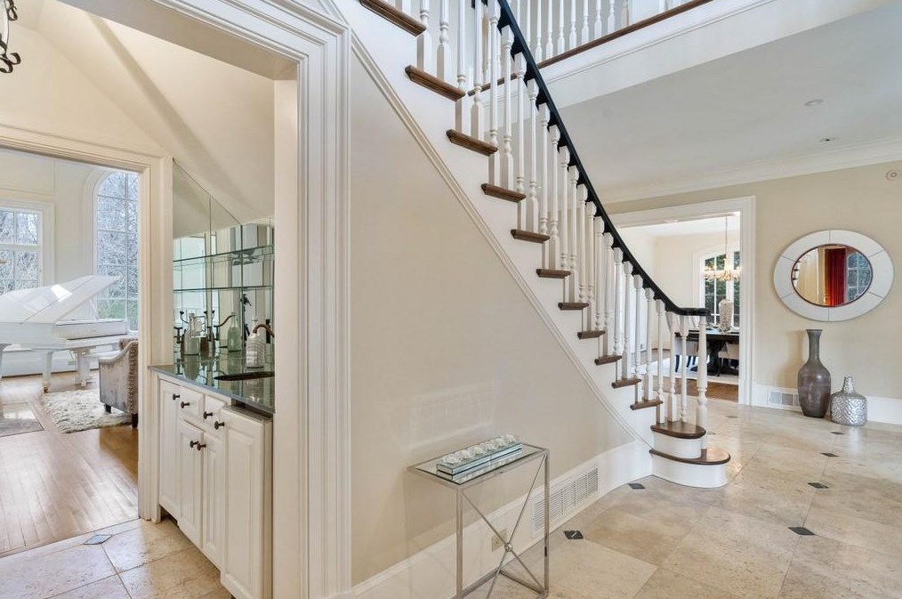 70 Old Ridgewood Pl, Atlanta GA  30327-2462 exterior